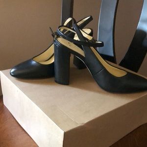 Jessica Simpson. 7.5 heels